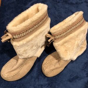 Size 9/10 women’s slipper boots